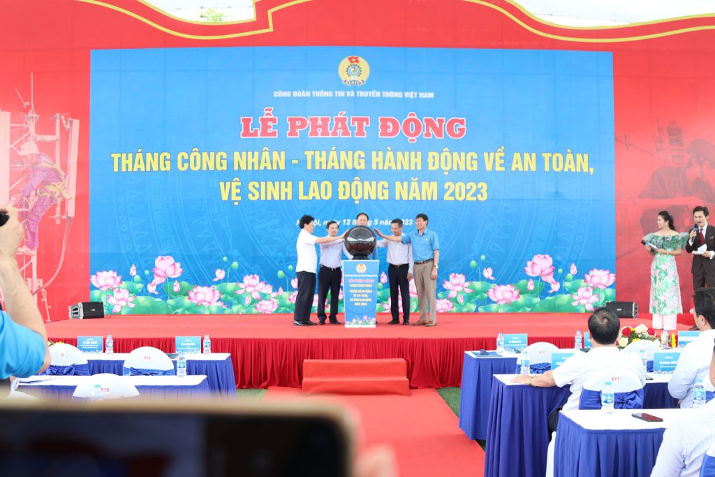 LỄ PHÁT ĐỘNG THÁNG CÔNG NHÂN, THÁNG HÀNH ĐỘNG VỀ AN TOÀN VỆ SINH LAO ĐỘNG