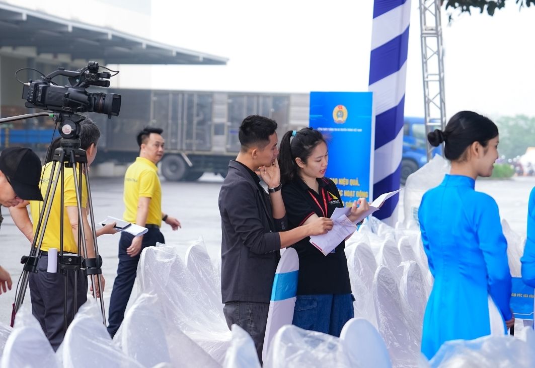 Khả năng lắng nghe: Họ có thực sự lắng nghe và hiểu được mong muốn, yêu cầu của bạn không?