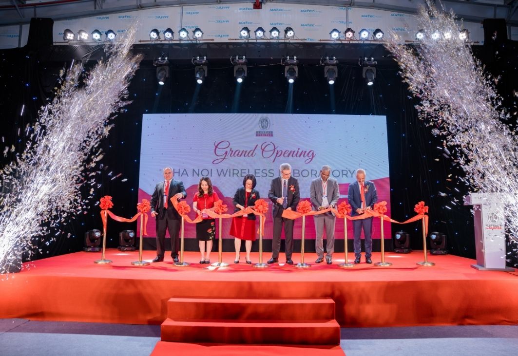 Đội ngũ nhân viên V-Lead Event chuẩn bị chu đáo và chuyên nghiệp cho sự kiện khai trương, đảm bảo mọi hoạt động diễn ra suôn sẻ. - kế hoạch tổ chức sự kiện khai trương