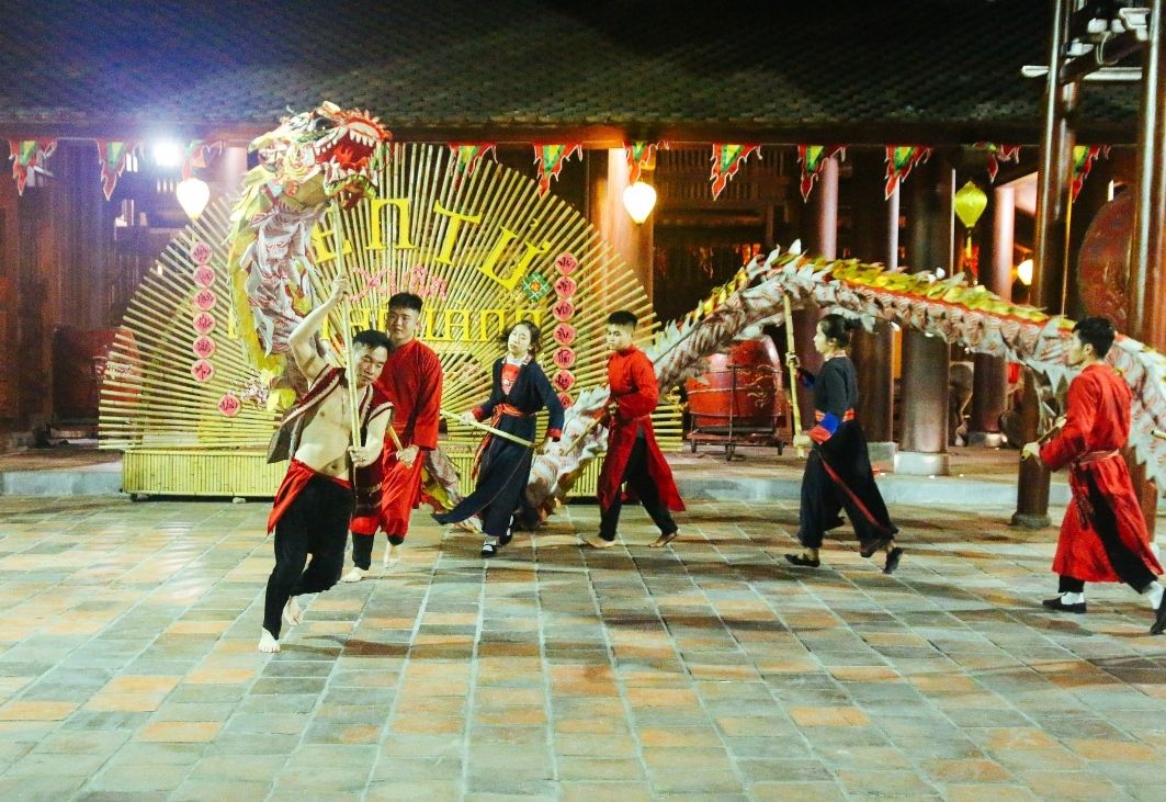 Chương trình có thể mời band nhạc trẻ chơi acoustic, kết hợp biểu diễn dân gian hoặc hip-hop sáng tạo chủ đề trăng rằm.