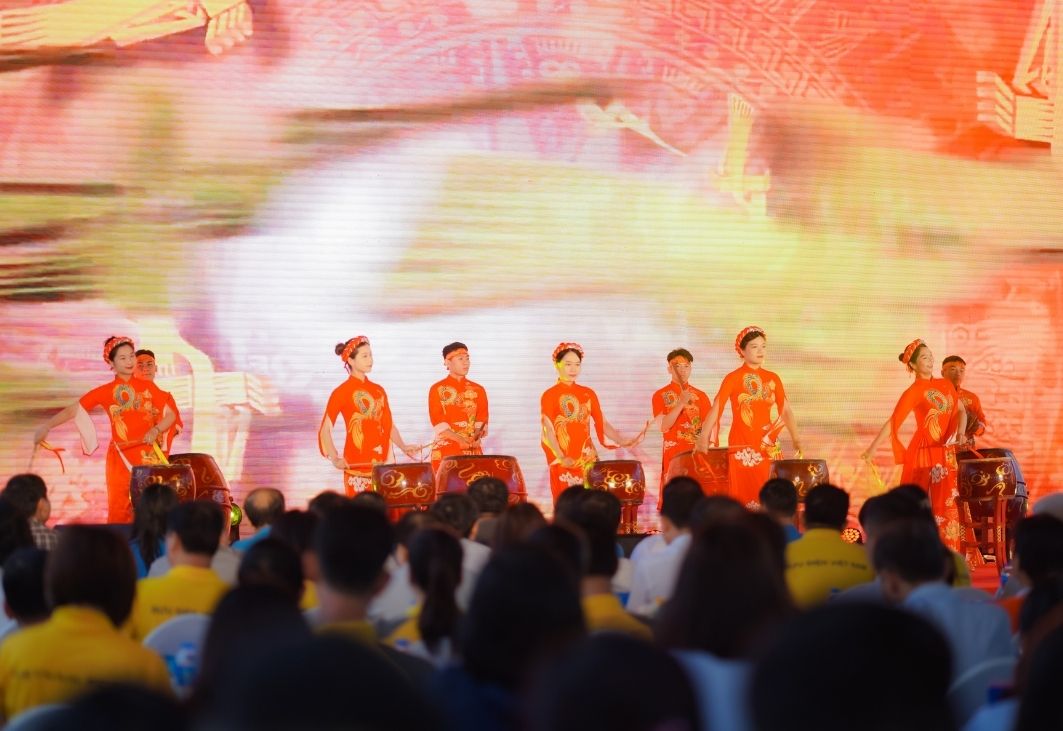 Tổ chức lễ kỷ niệm thành lập không chỉ là một sự kiện, mà là một câu chuyện được kể bằng sự tri ân và niềm tự hào.