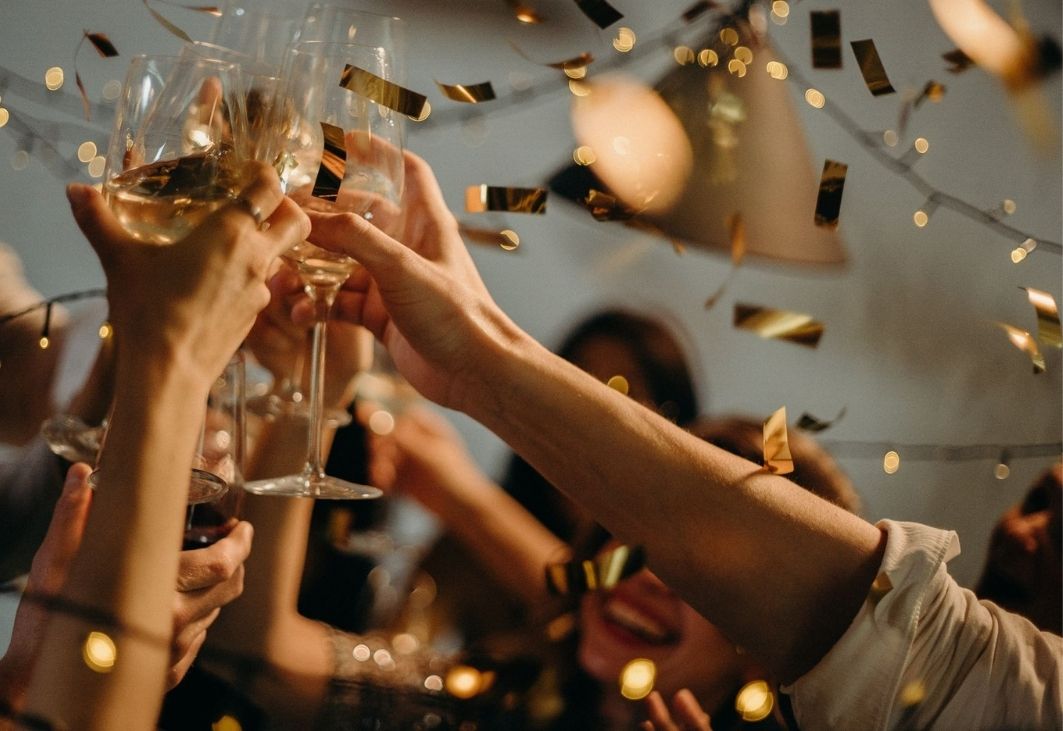 Lập kế hoạch tổ chức sự kiện gala dinner thành công với không gian tiệc tùng sang trọng và dịch vụ chu đáo, mang lại trải nghiệm tuyệt vời cho khách mời.