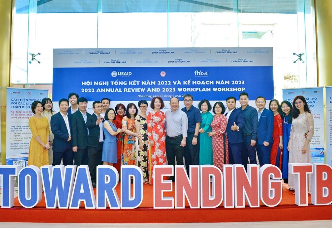 Khách mời hài lòng với không khí ấm cúng và chuyên nghiệp tại sự kiện tổ chức sự kiện doanh nghiệp do V-Lead Event tổ chức.