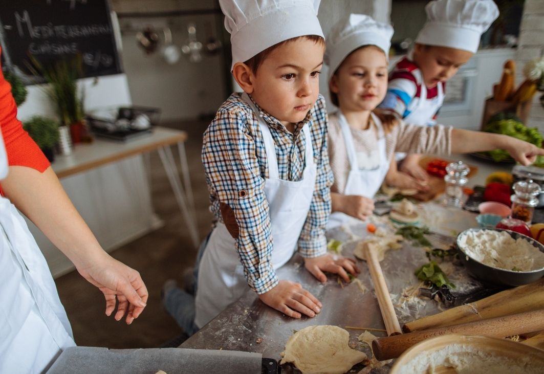 Những đầu bếp nhí tài năng đang trổ tài!