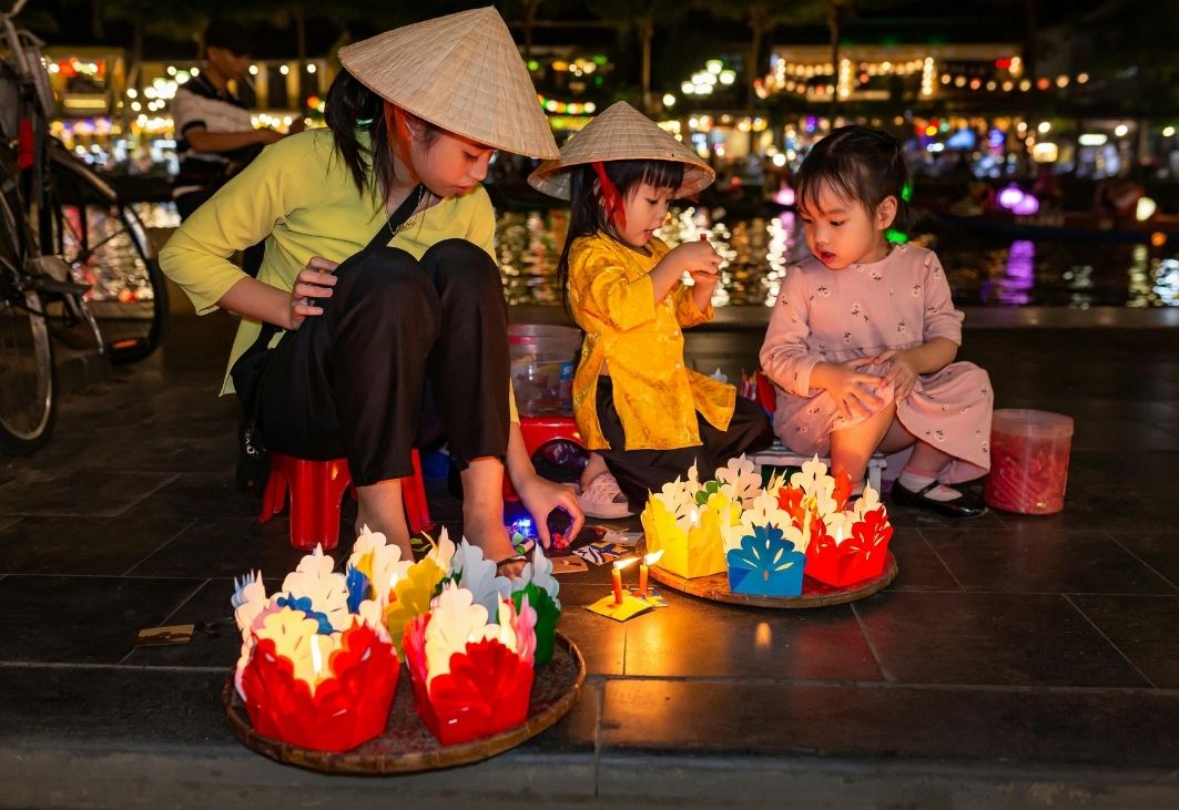 Organizing Mid-Autumn Festival for businesses combining folk games, gifts and art performances for children. - Mid-Autumn Festival event