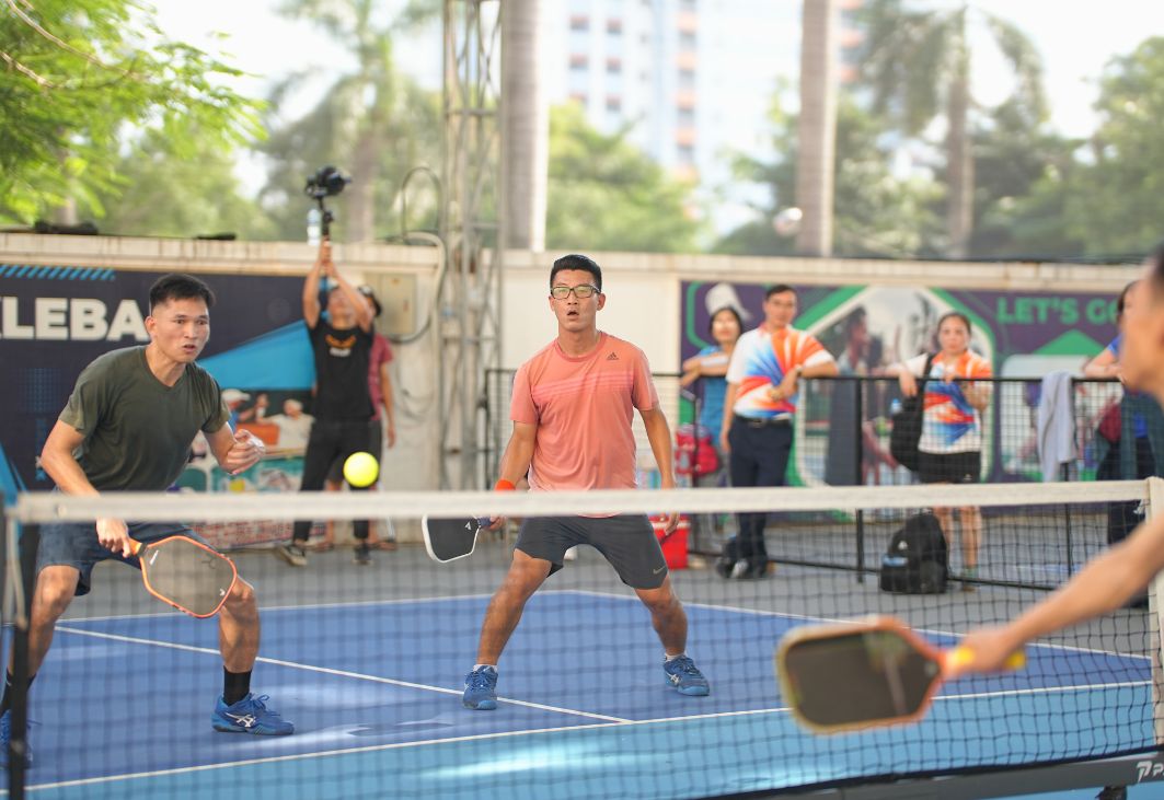 Sân thi đấu Pickleball đạt chuẩn quốc tế trong dịch vụ tổ chức giải đấu Pickleball của V-Lead.