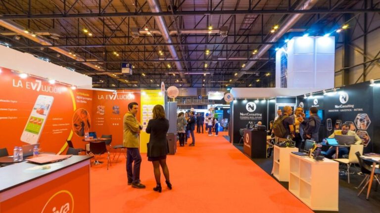 7 Steps to Organize a Successful Experiential Event That Attracts Customers