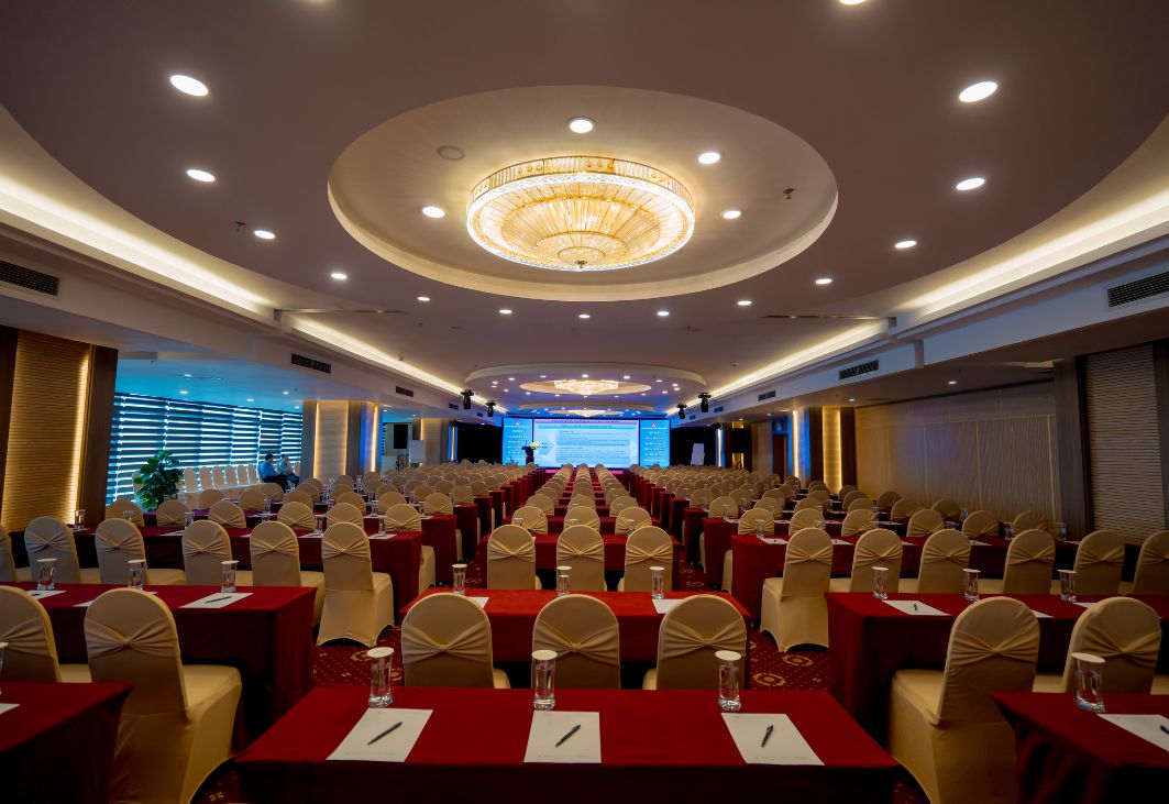 Hiểu rõ du lịch MICE là gì là bước đầu, nhưng để triển khai hiệu quả, doanh nghiệp cần một đơn vị đồng hành có kinh nghiệm.